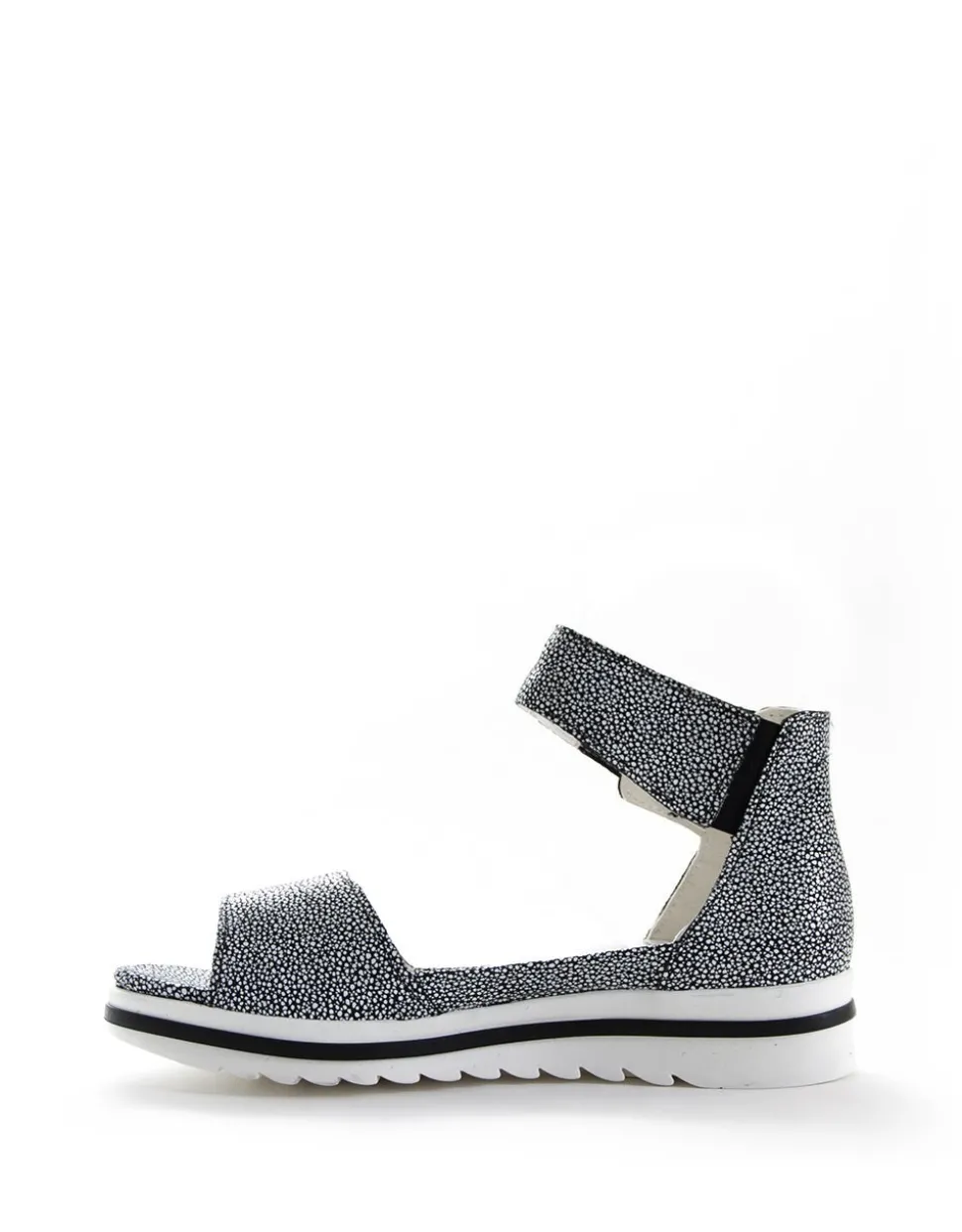 Women leather sandals