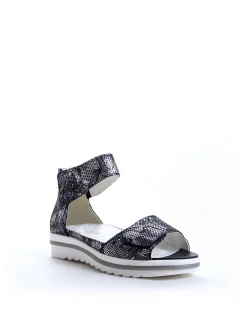 Women leather sandals